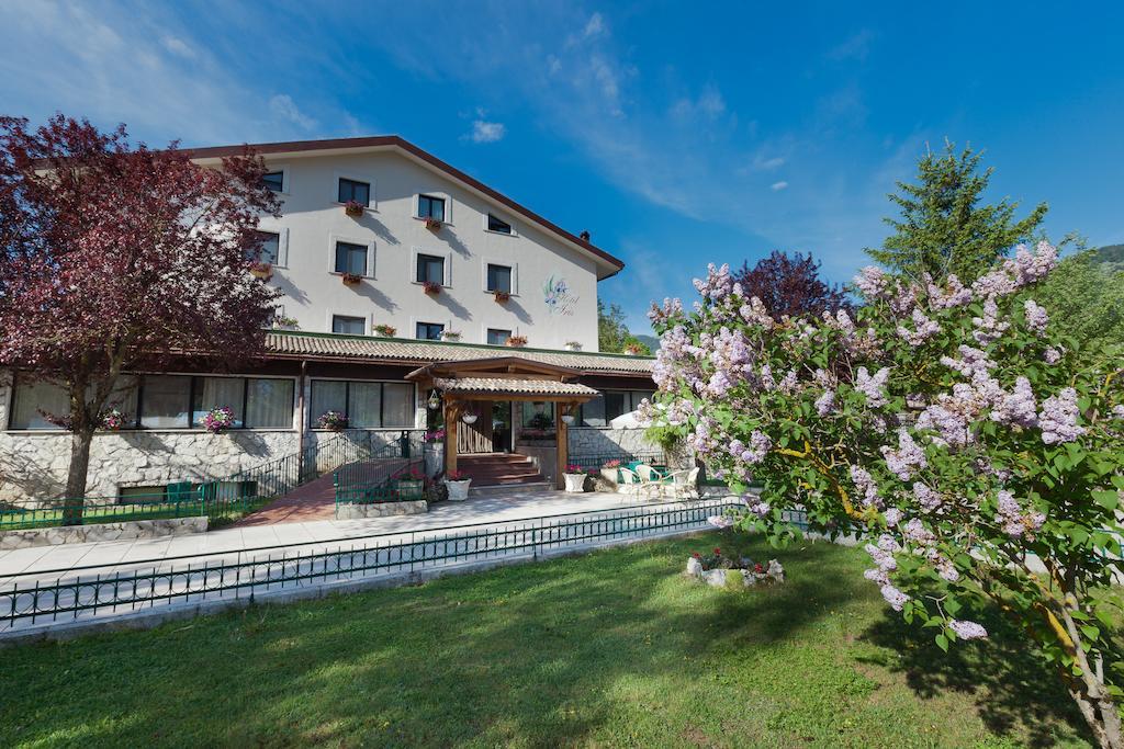 Hotel Iris Pescasseroli Eksteriør billede
